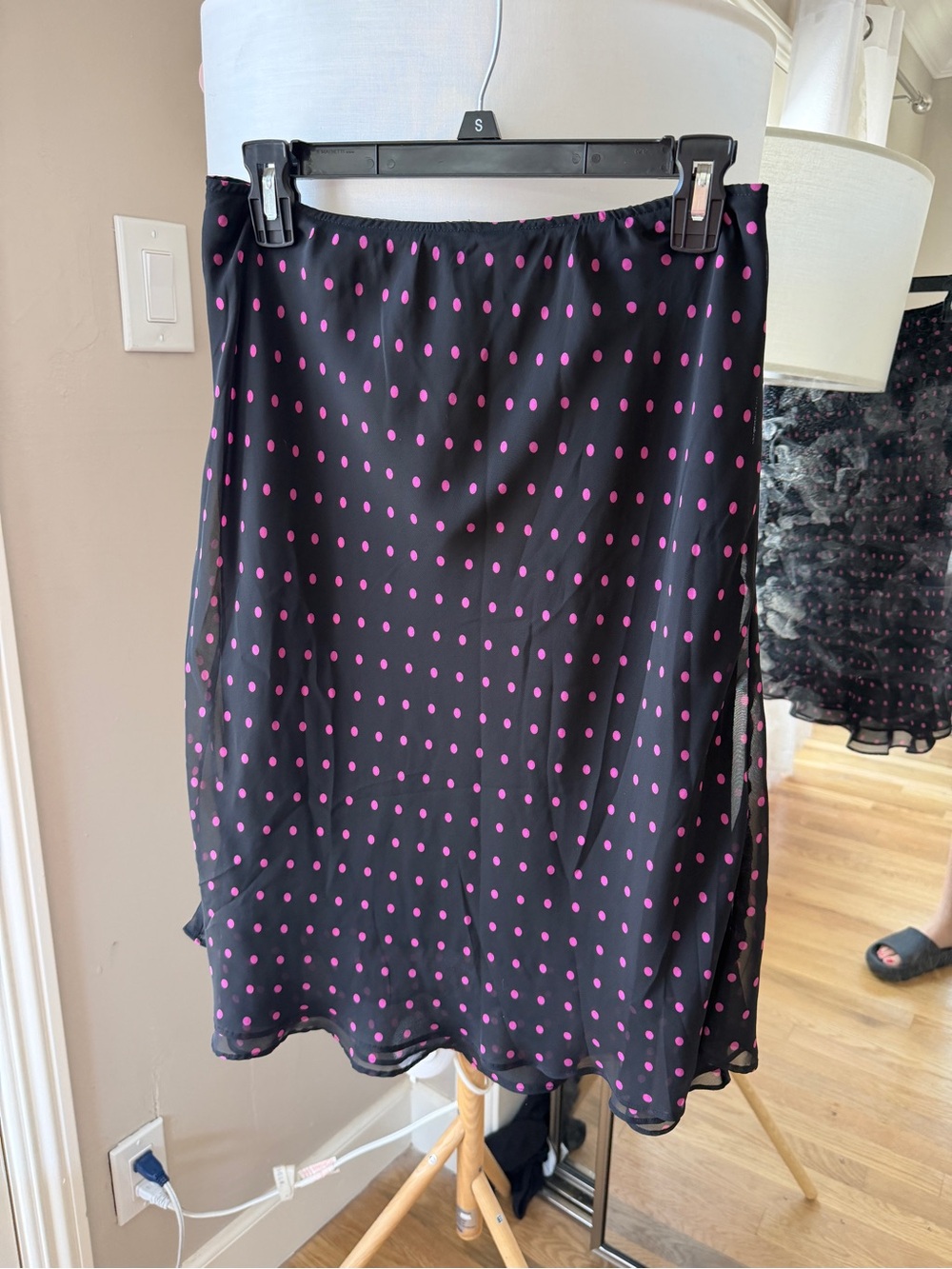Chic midi skirt